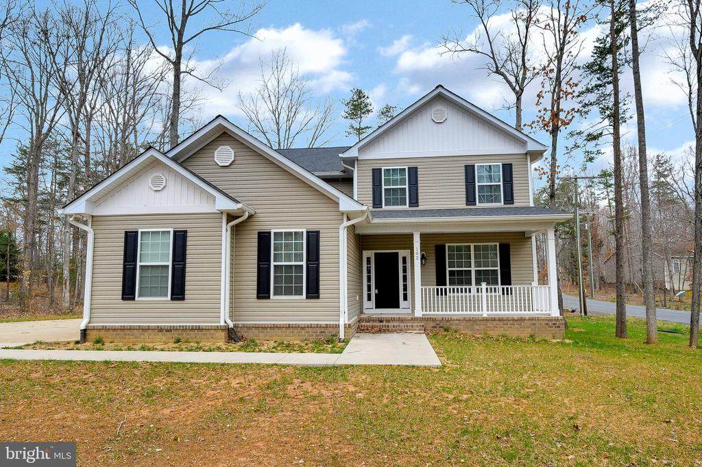102 Maple Ct - Photo 1