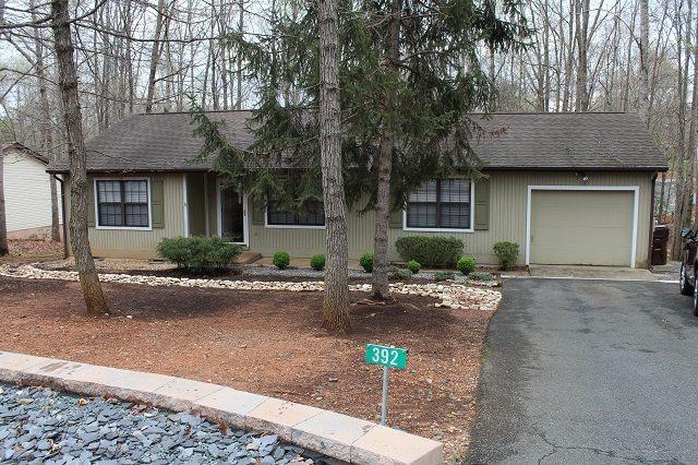 392 Jefferson Dr - Photo 1