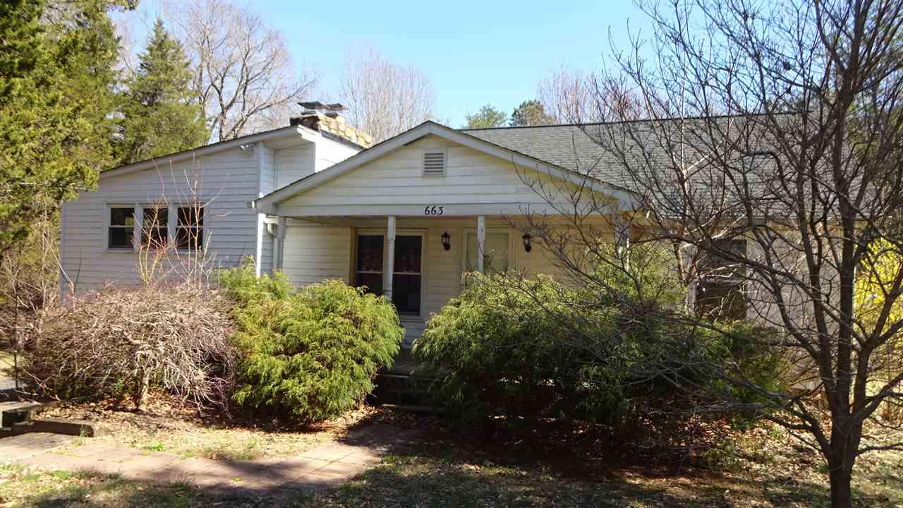 663 Lakeshore Dr - Photo 1