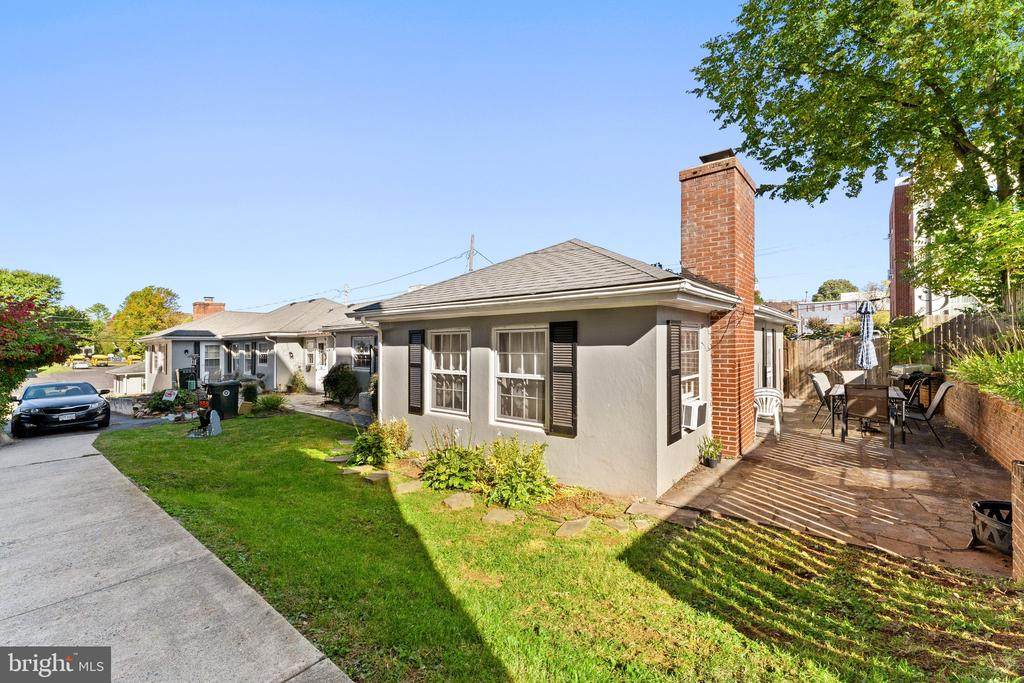 311 West - Photo 1