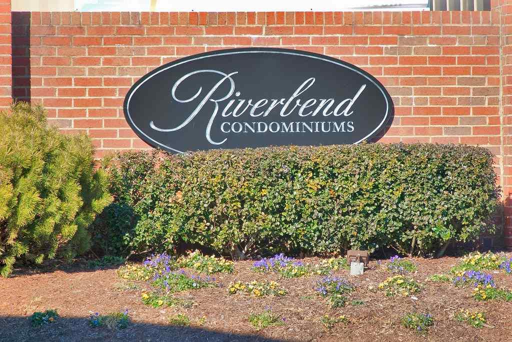 290 Riverbend Dr - Photo 1