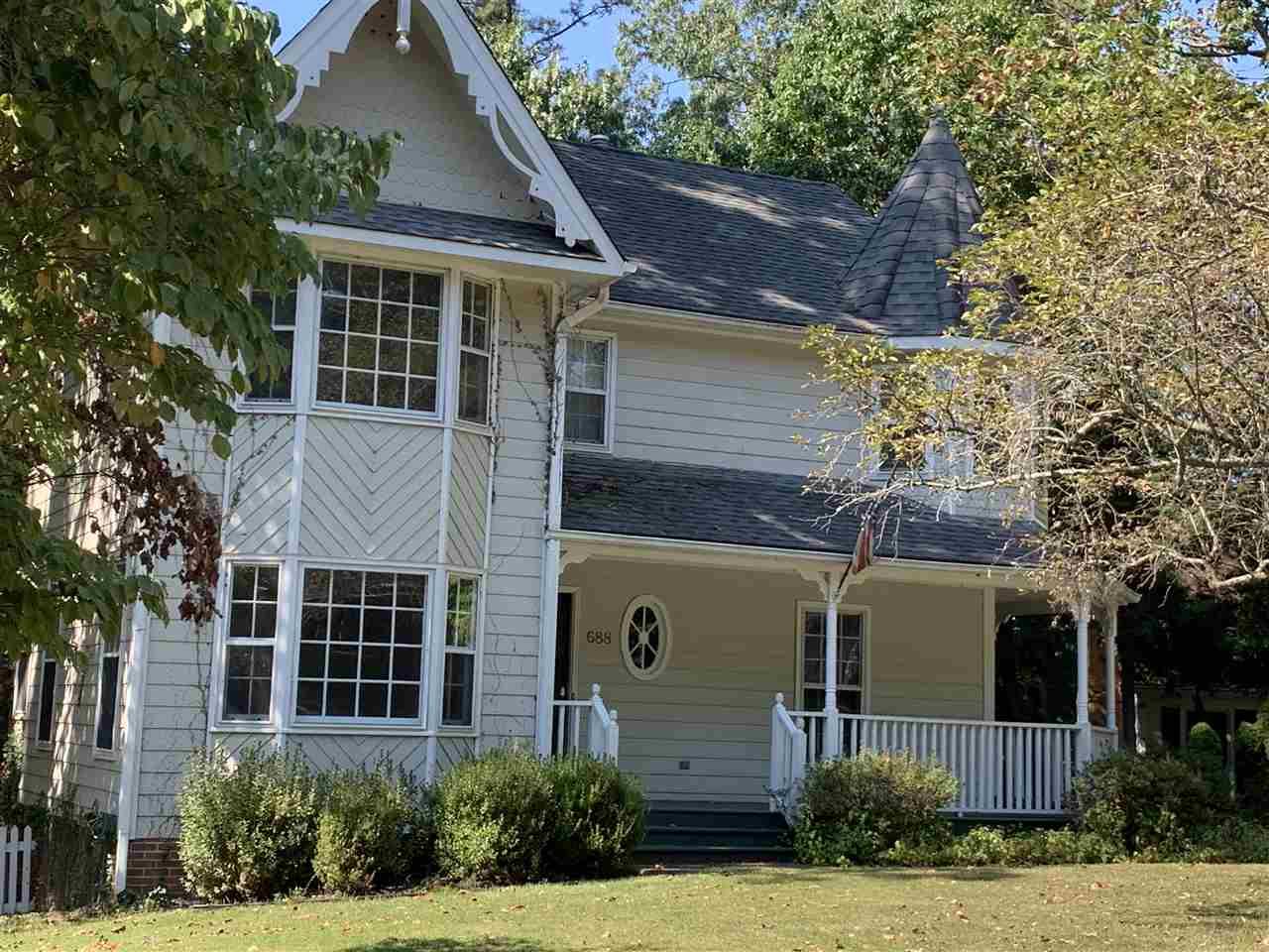 688 Victorian Ct - Photo 1