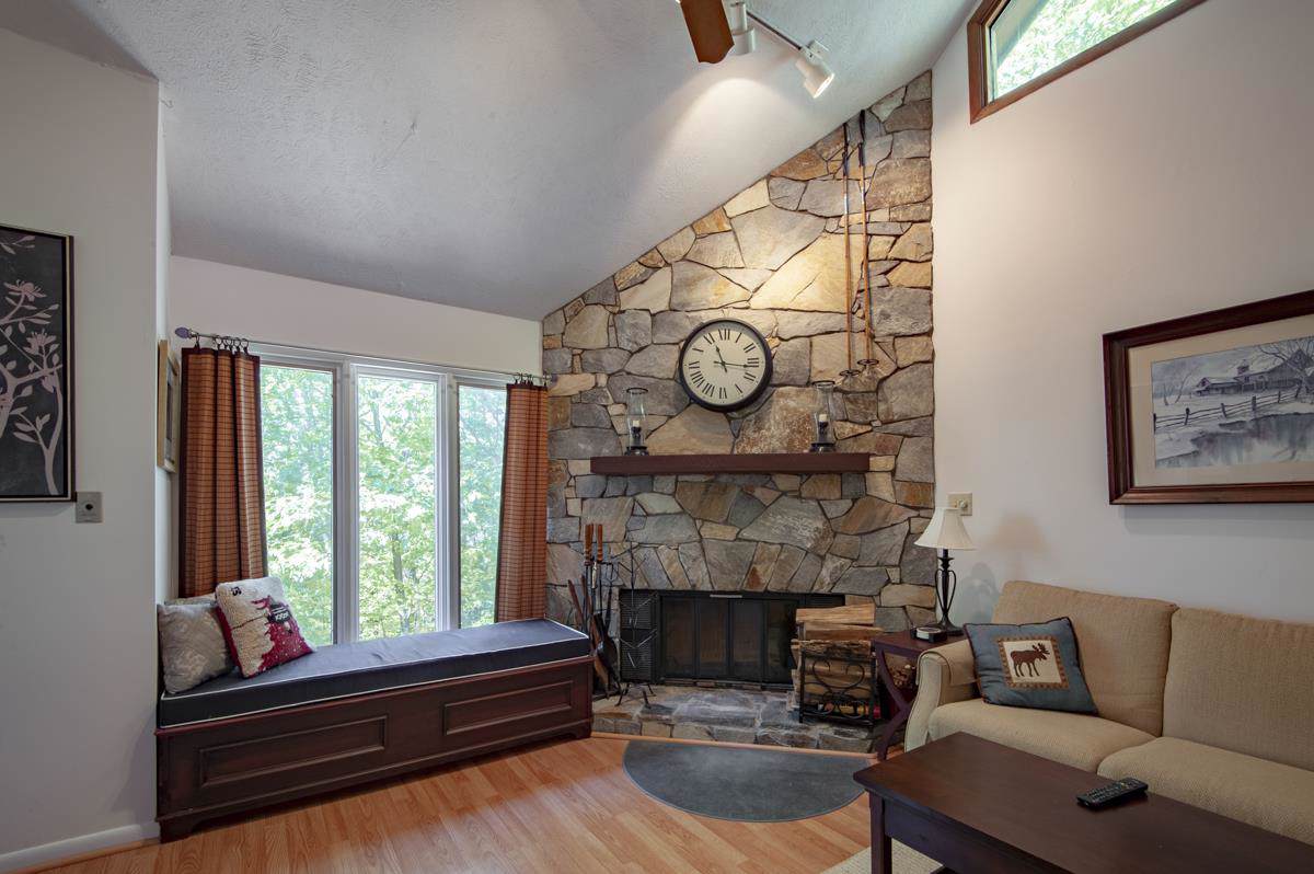 765 Laurelwood Condos - Photo 1