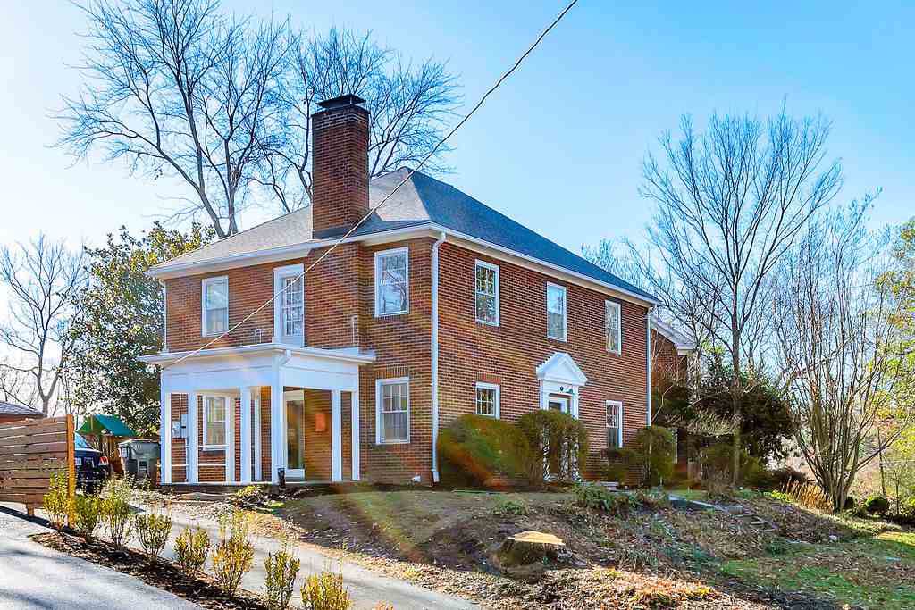 700 Northwood Ave - Photo 1