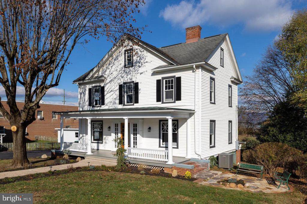 223 Main St - Photo 1
