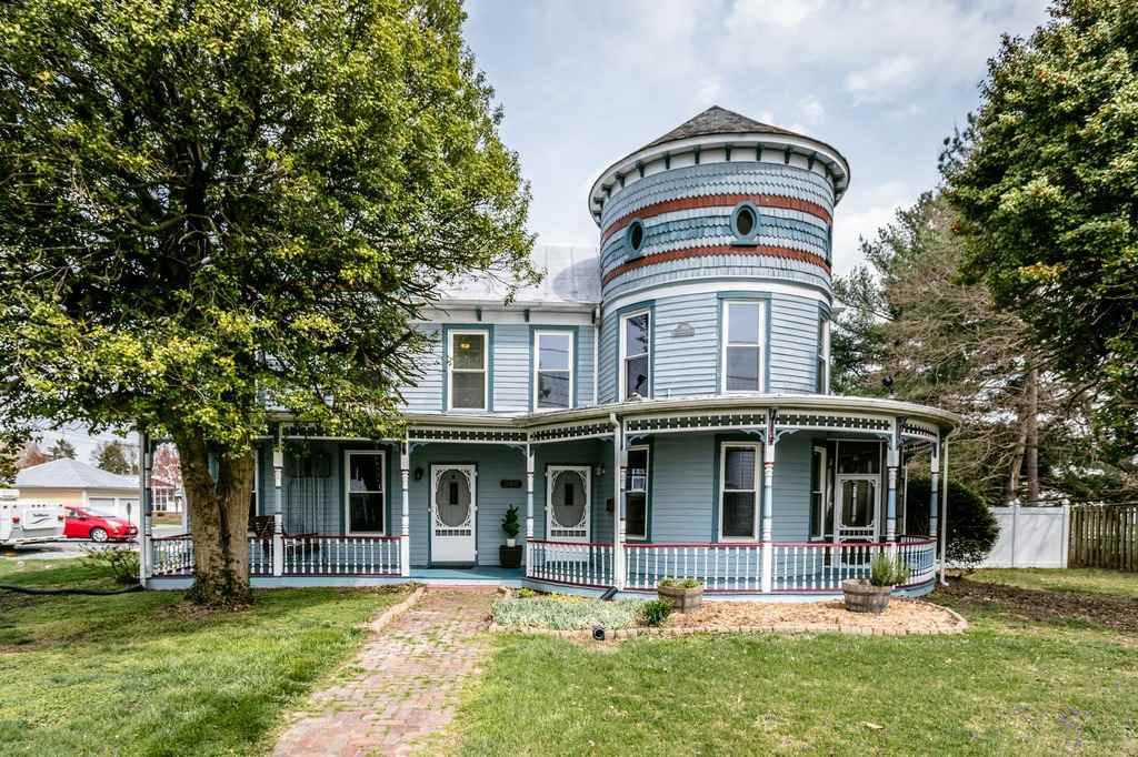 300 College St - Photo 1
