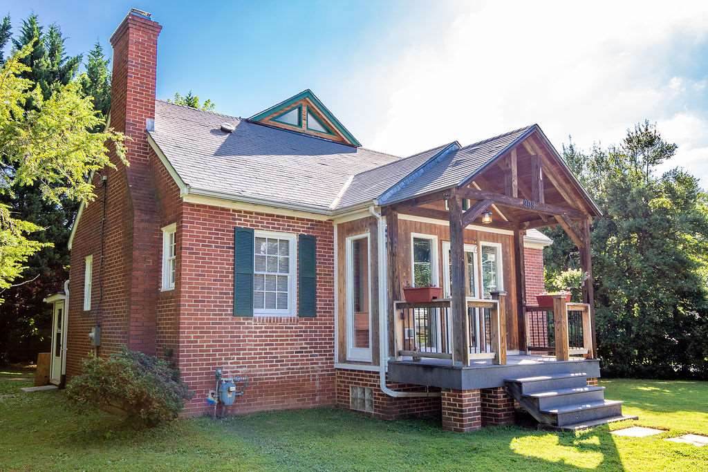 909 Sycamore St - Photo 1