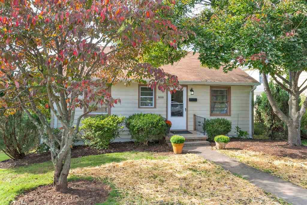 808 Stonehenge Ave - Photo 1