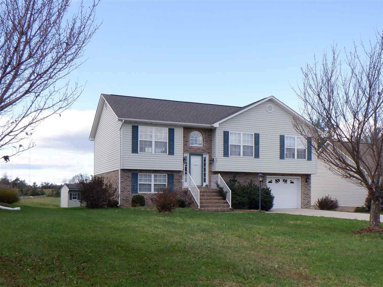 225 Holland Cir - Photo 1