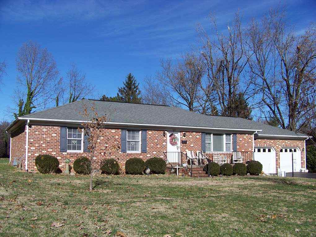 633 Rosser Ave - Photo 1