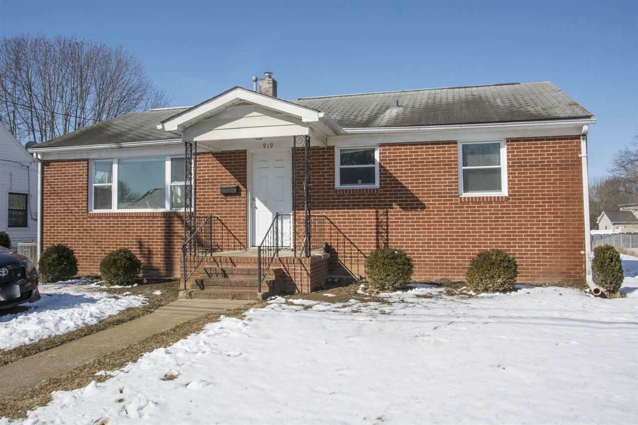 919 Jefferson St - Photo 1