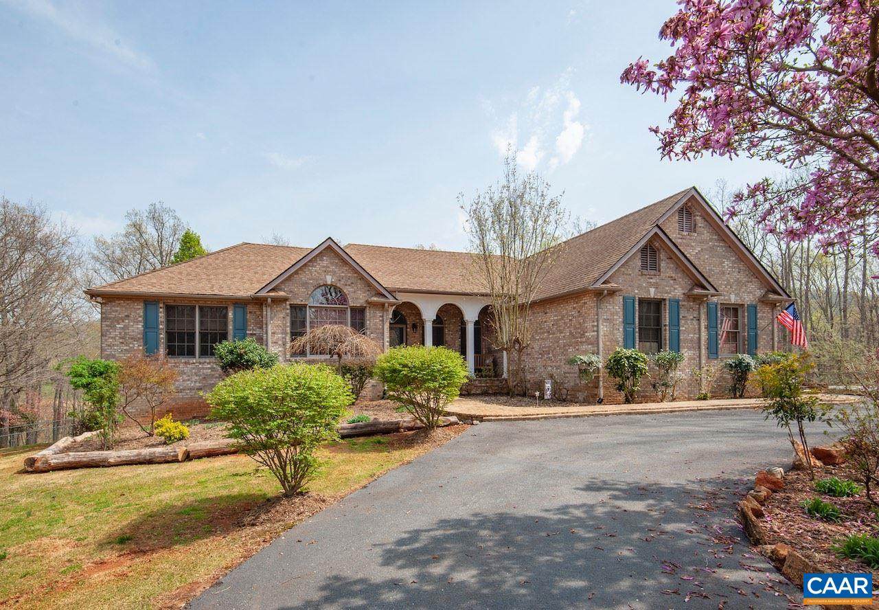 831 Pine Trl - Photo 1