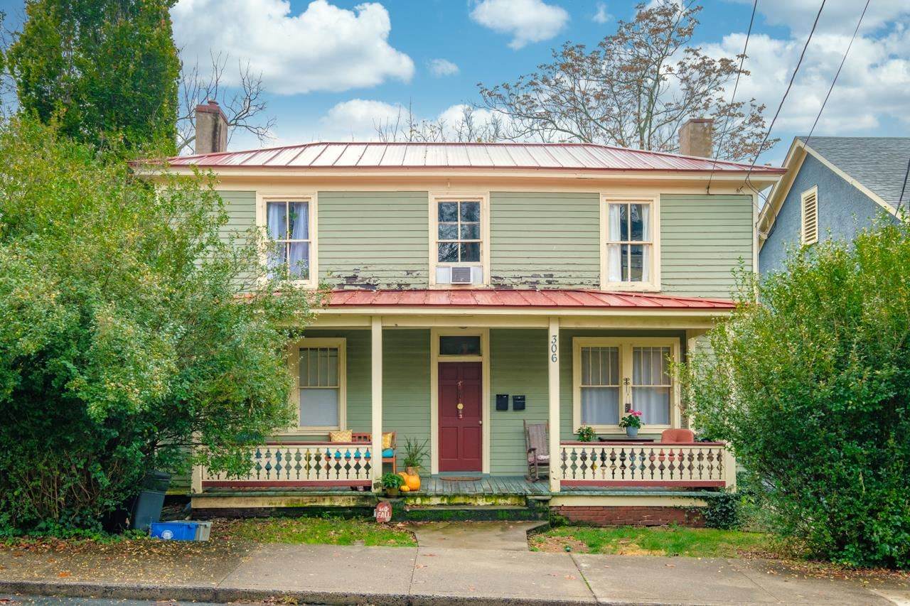 306 New St - Photo 1