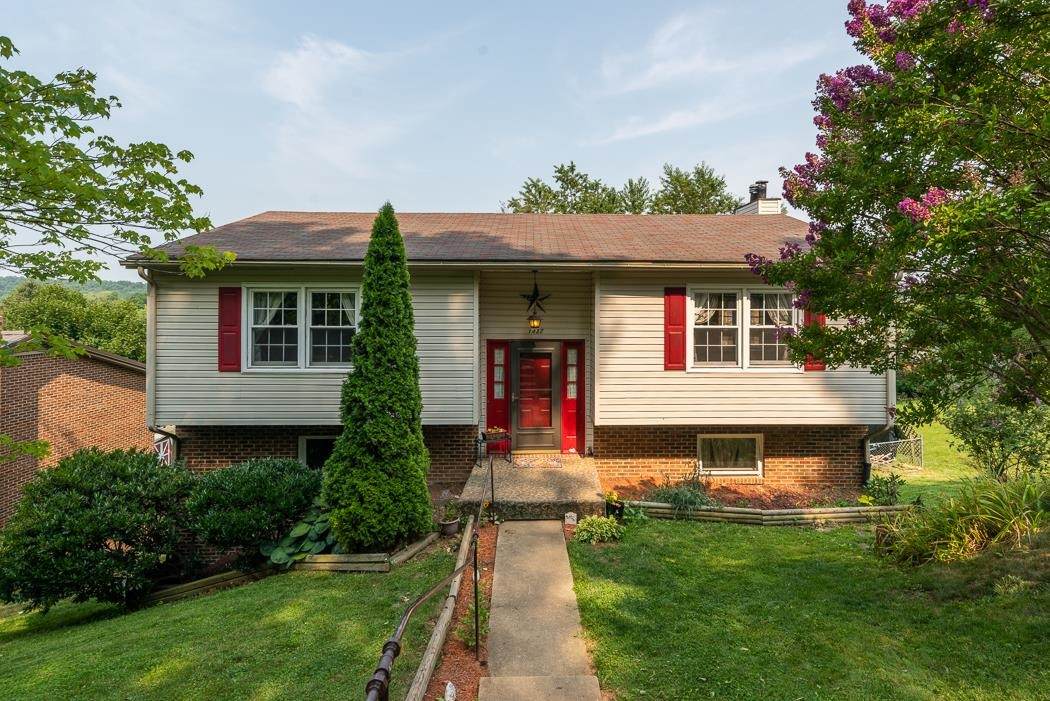 1437 Aiken St - Photo 1