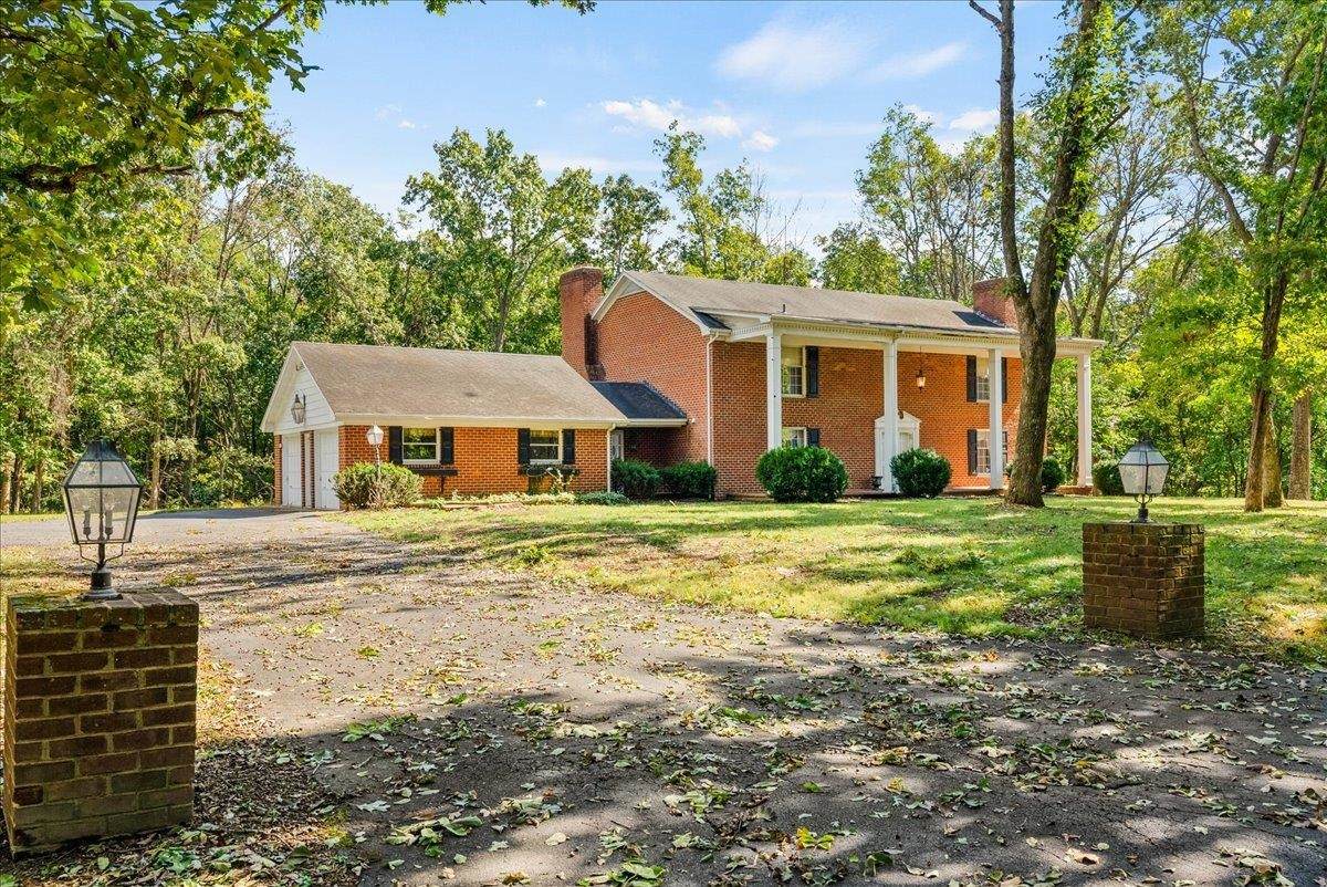 950 Oak Dr - Photo 1