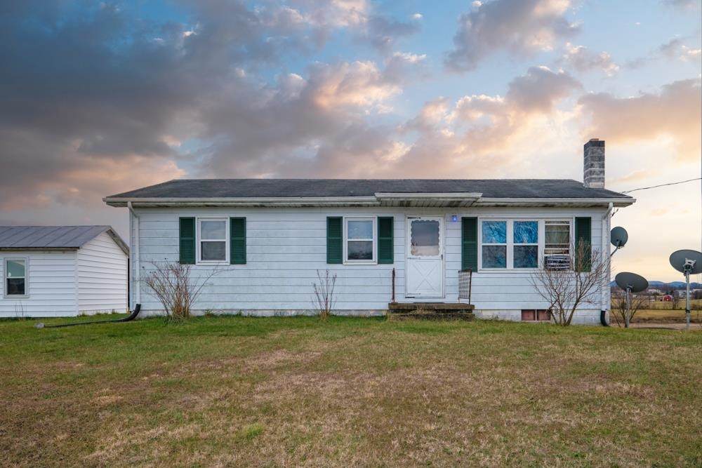 613 Airport Rd - Photo 1