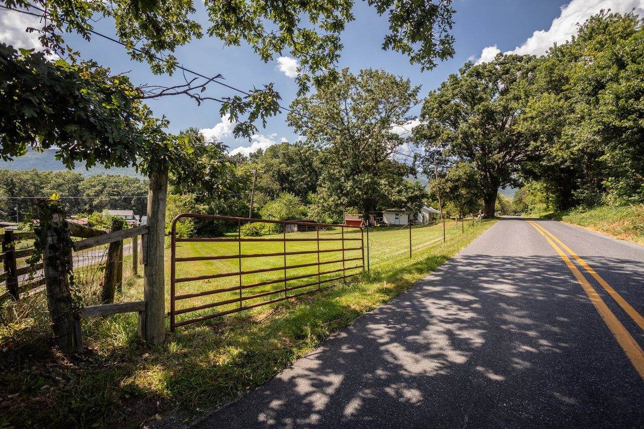 1557 Rinacas Corner Rd - Photo 1