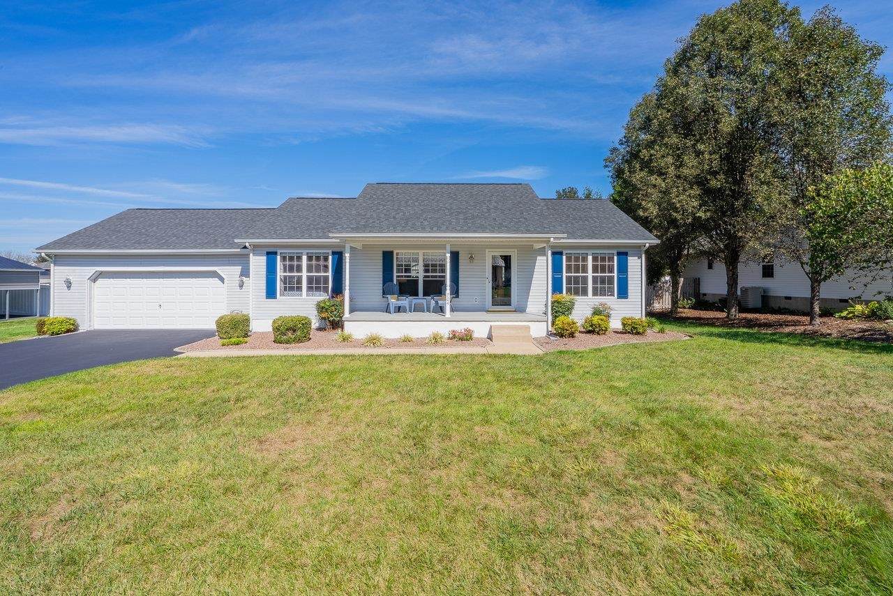 704 17TH ST - Photo 1