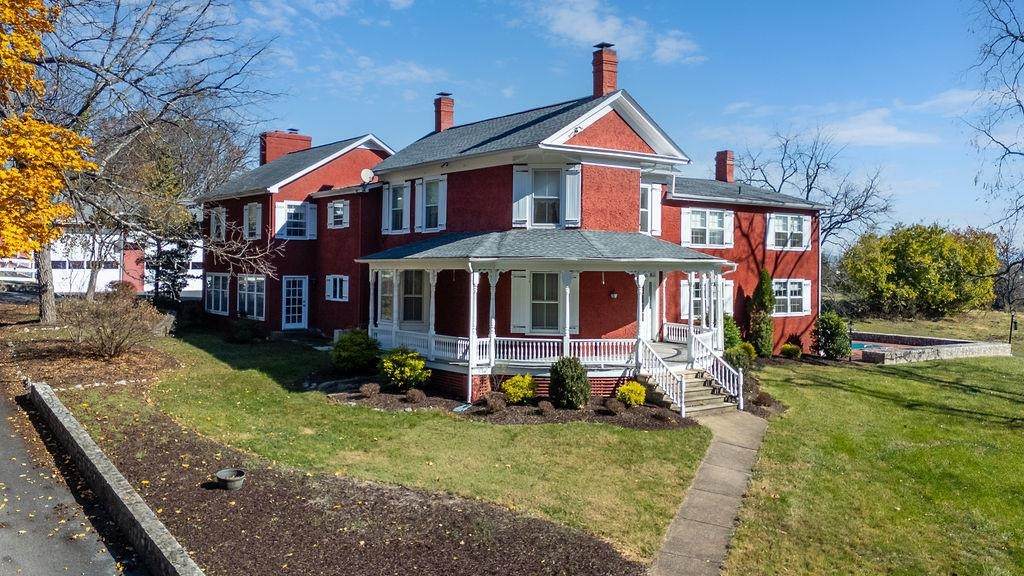 1004 Beverley St - Photo 1