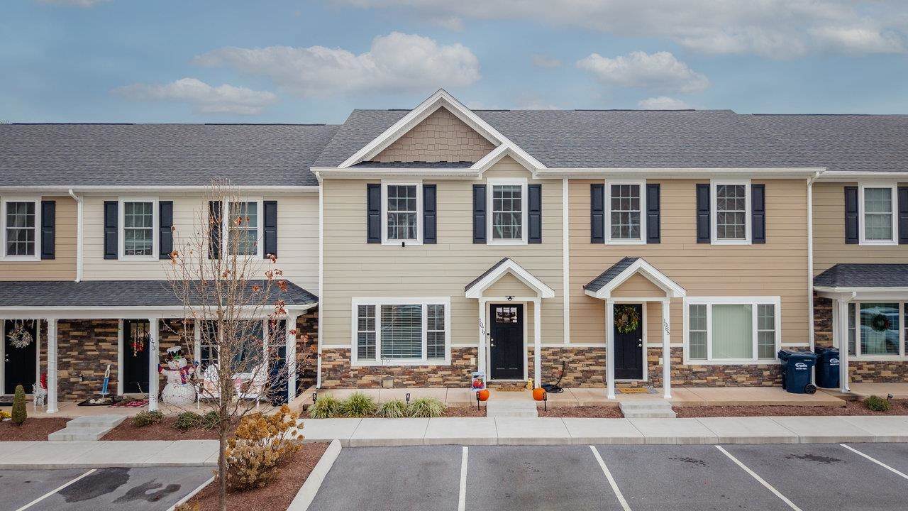 1079 Bluemoon Dr - Photo 1