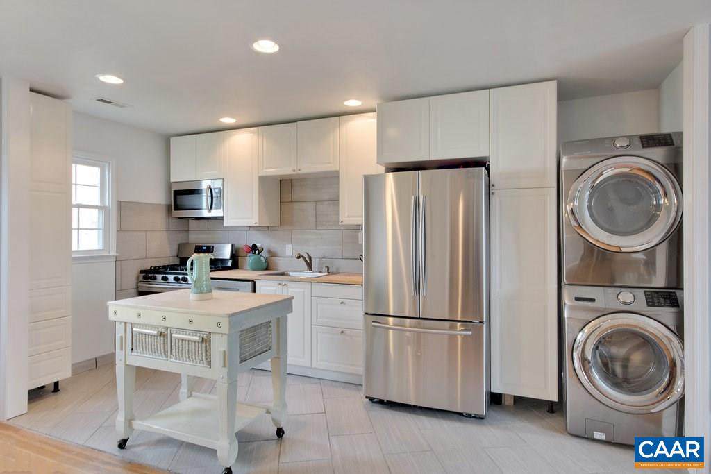 2420 Barracks Pl - Photo 1