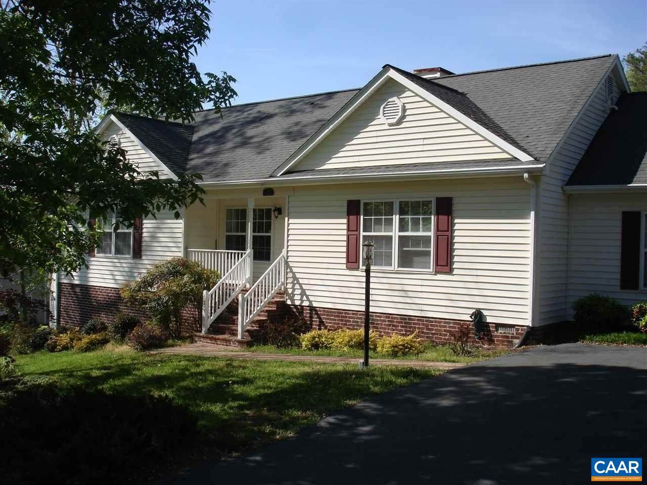 136 Goldenrod Ct - Photo 1