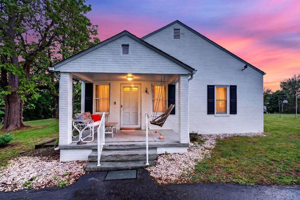 23 Montrose Dr - Photo 1