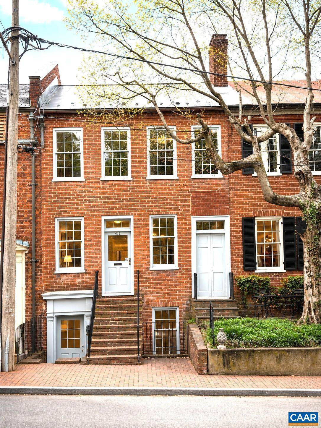 412 Jefferson St - Photo 1
