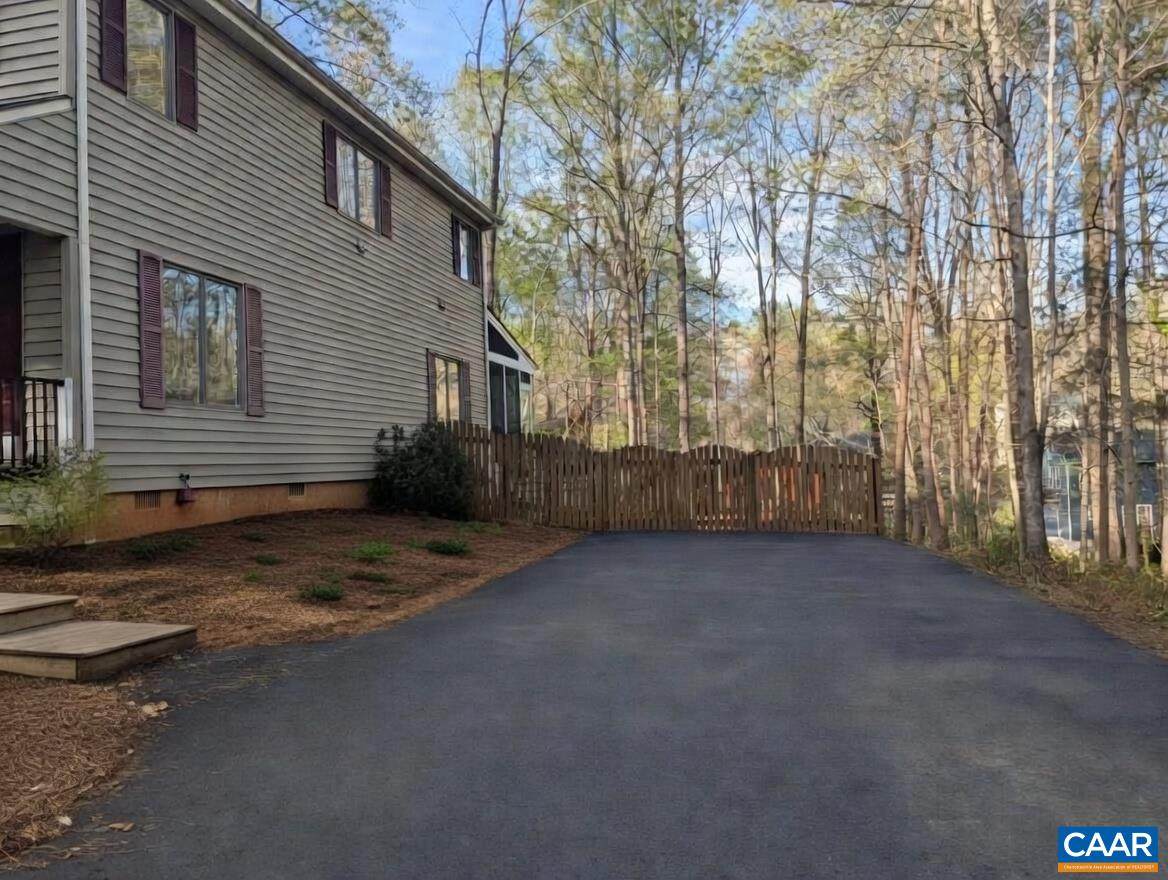 https://bt-photos.global.ssl.fastly.net/cville/orig_boomver_1_677626-2.jpg