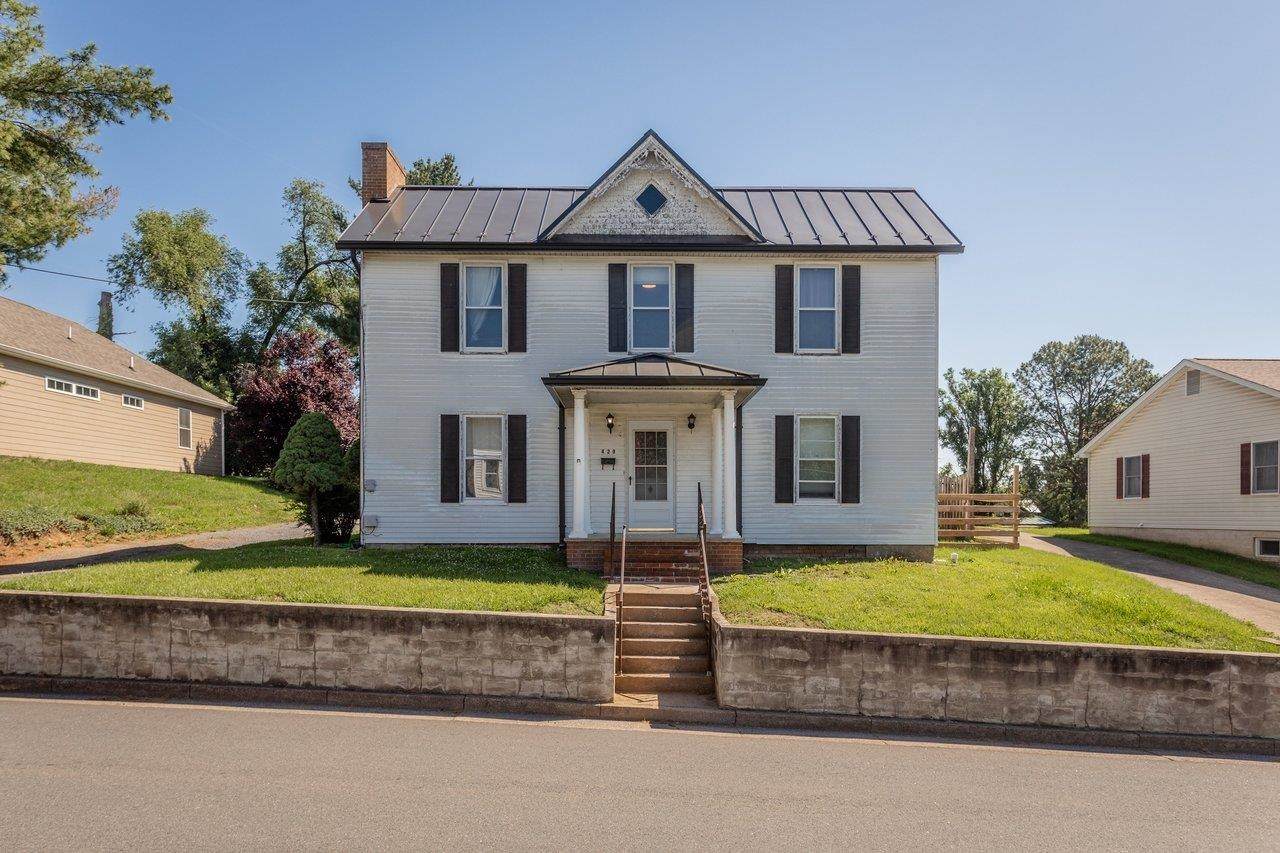 420 Spring St - Photo 1