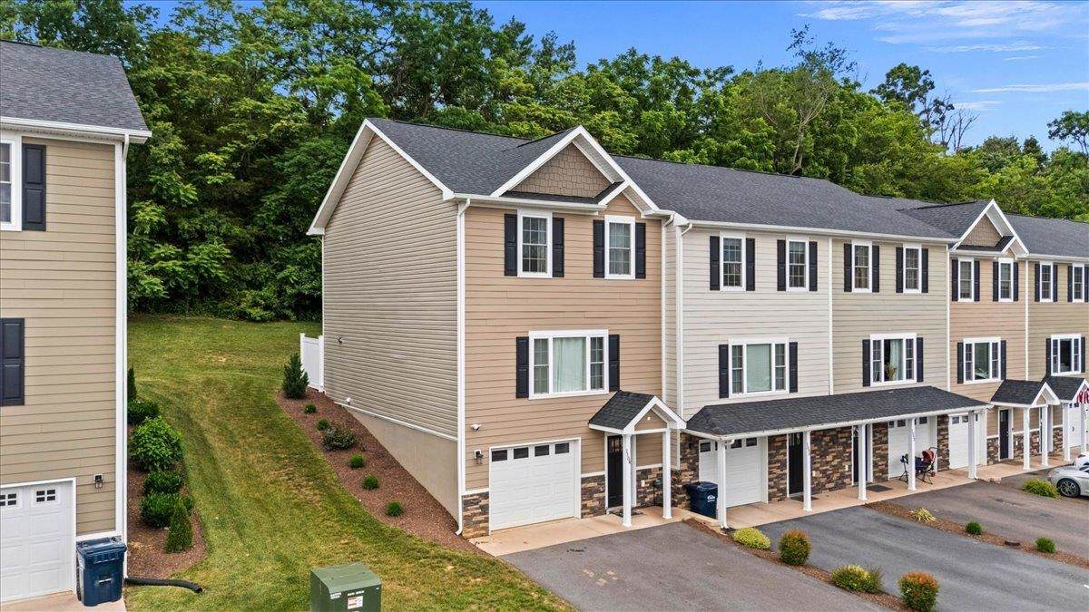 1104 Bluemoon Dr - Photo 1