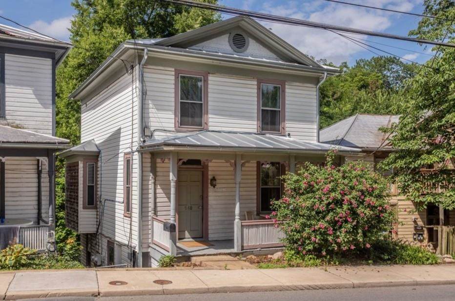 940 Beverley St - Photo 1