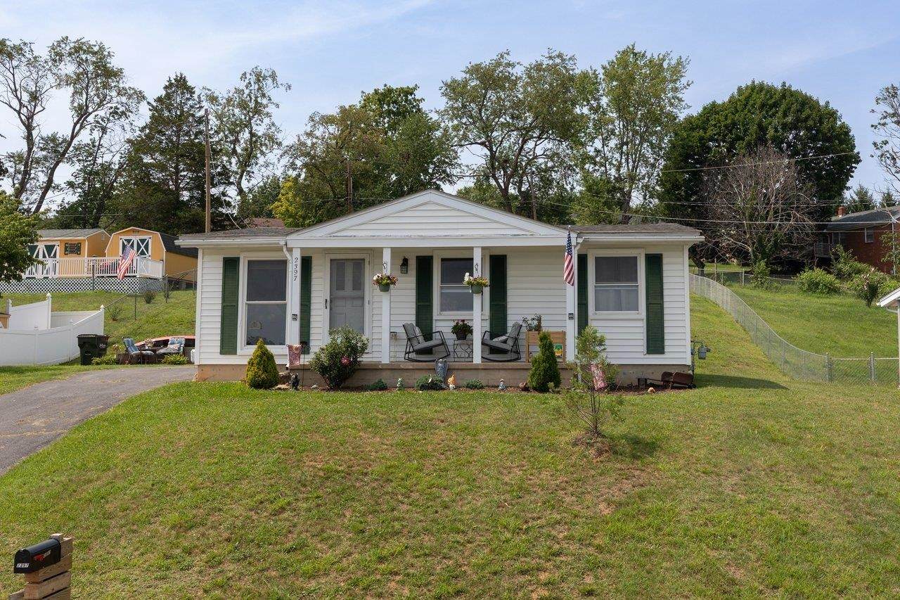 2397 Highview Cir - Photo 1