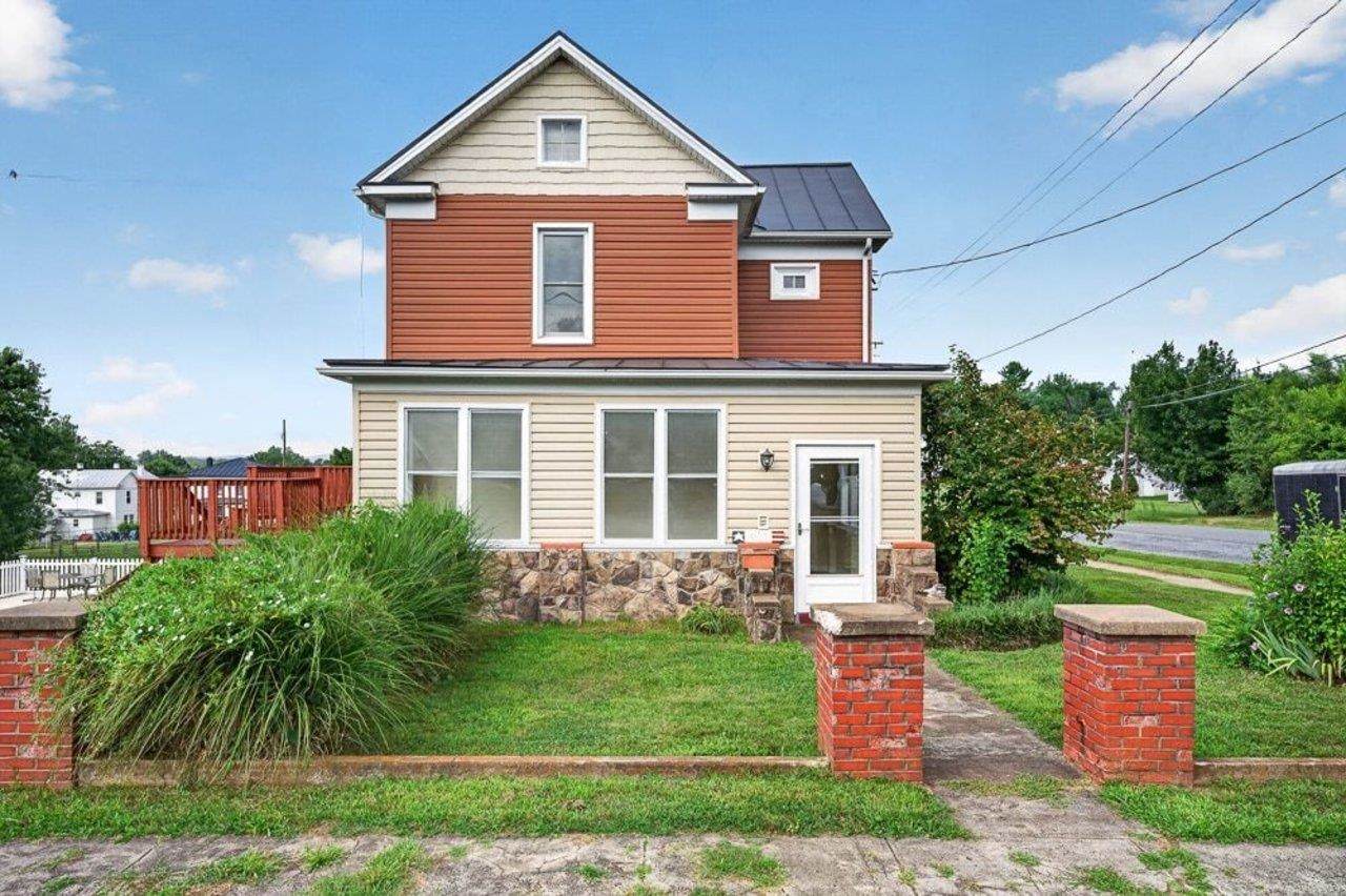 401 6TH ST - Photo 1