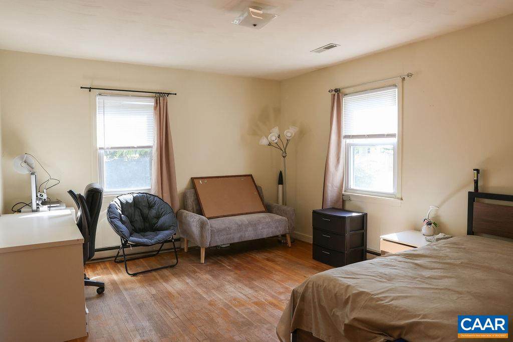112 Harmon St - Photo 1