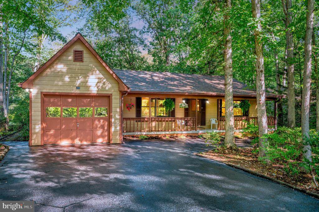 209 Fairway Dr - Photo 1