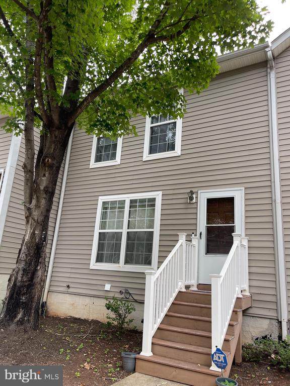 113 Hartford Ct - Photo 1