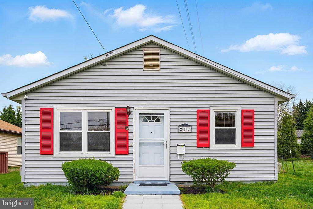 213 Fairview Rd - Photo 1