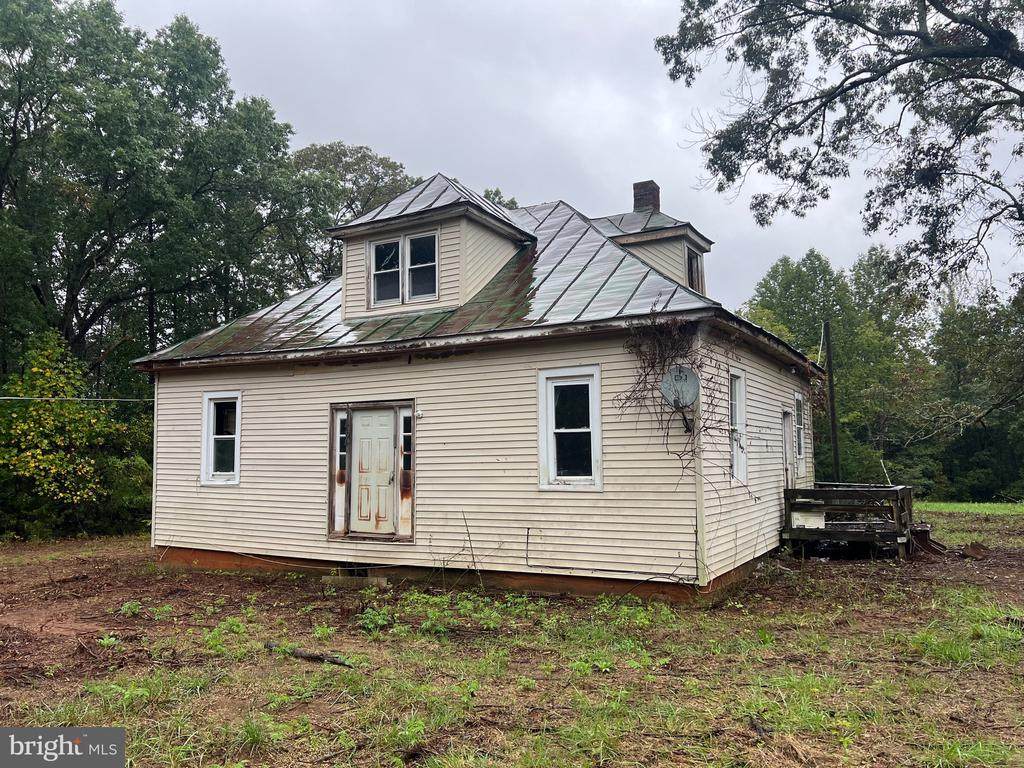 17464 Executive Ln - Photo 1