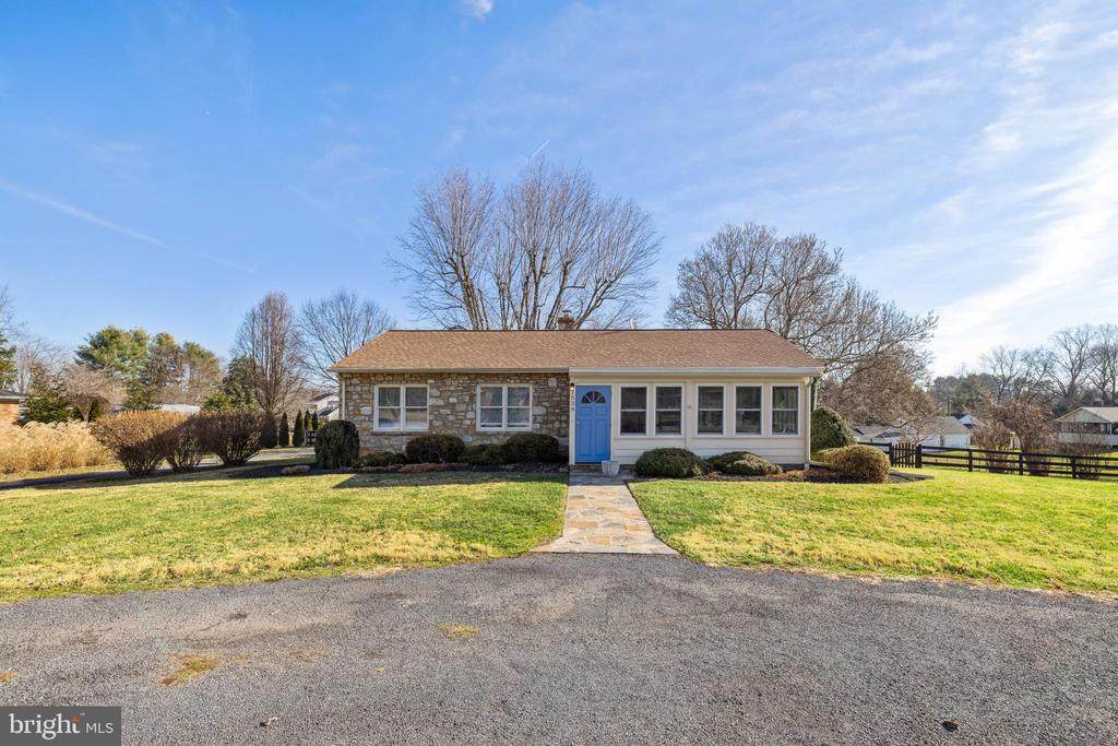 1539 Easton Ln - Photo 1