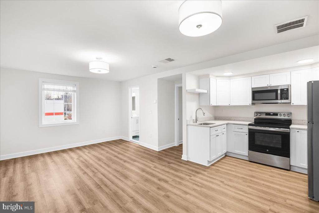 380 Broadview Ave - Photo 1