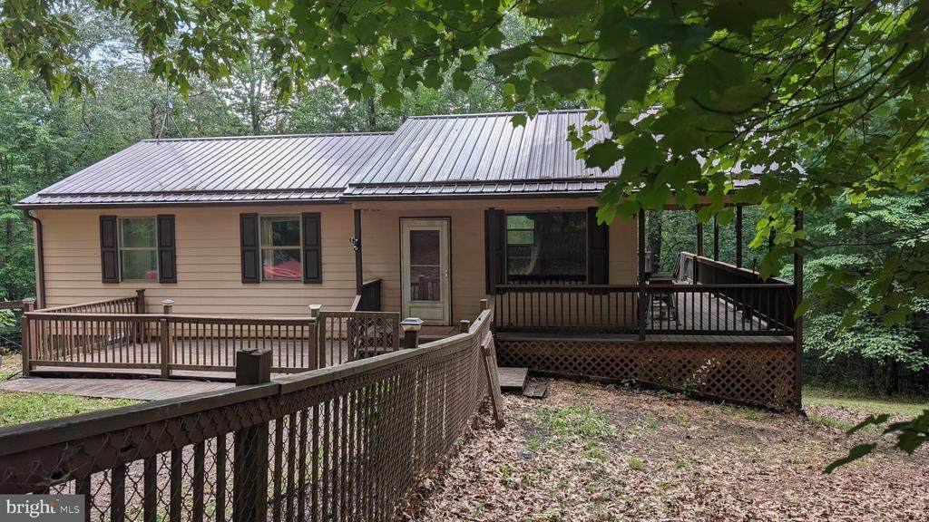 400 Laurel Dr - Photo 1