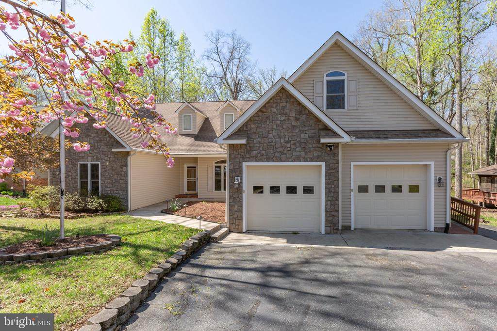 108 Monroe St - Photo 1