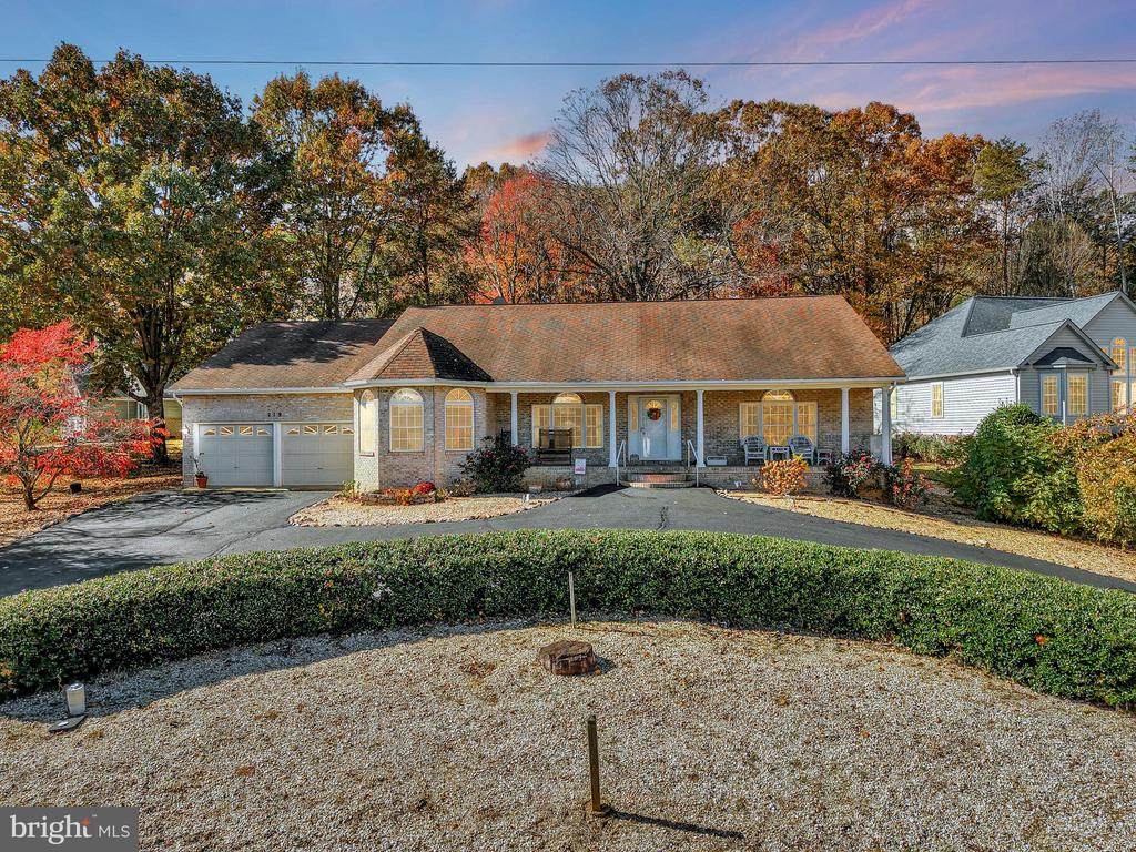 219 Cornwallis Ave - Photo 1