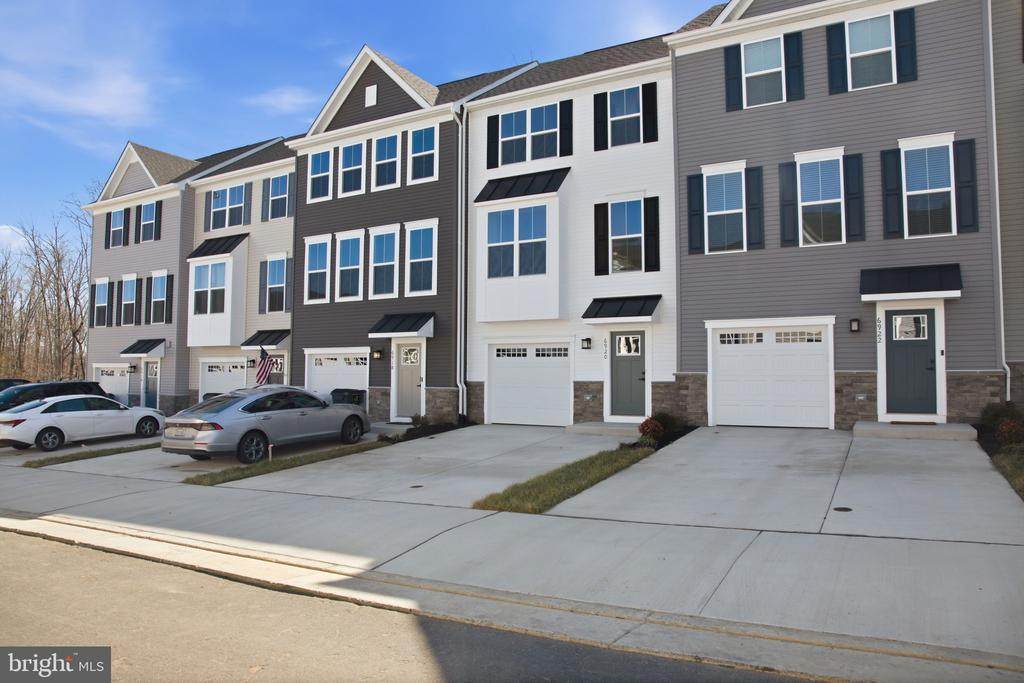 6920 Braxton Springs Way - Photo 1