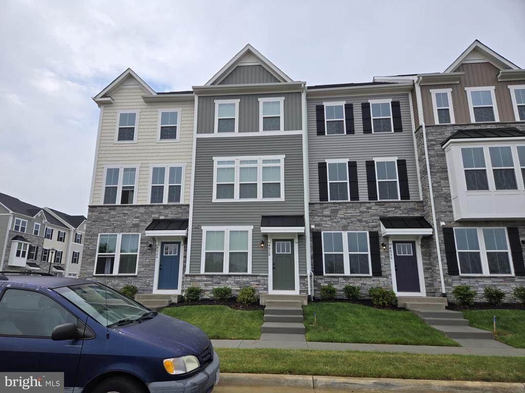 4928 Dunhaven Dr - Photo 1