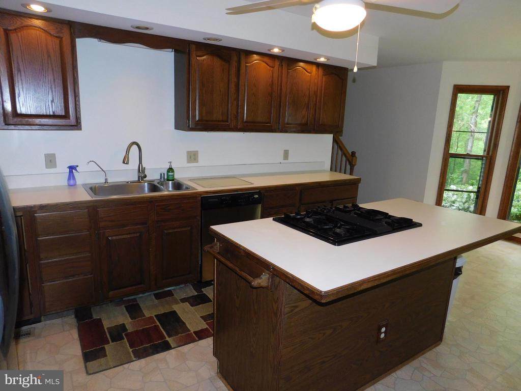 4014 Longwood Dr - Photo 1