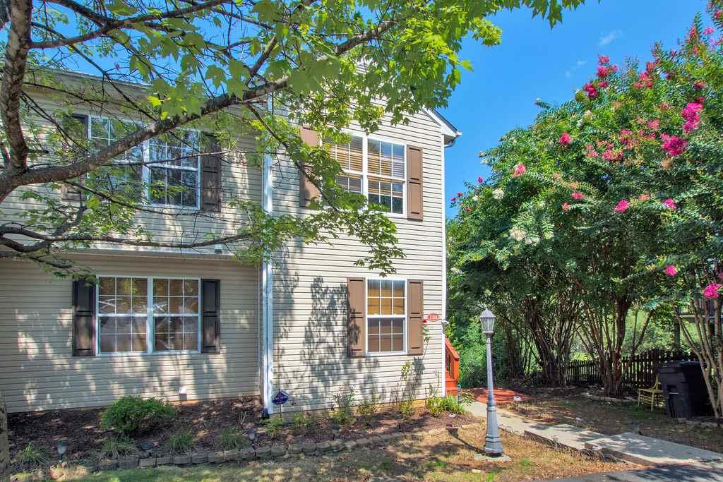 120 Sundrops Ct - Photo 1