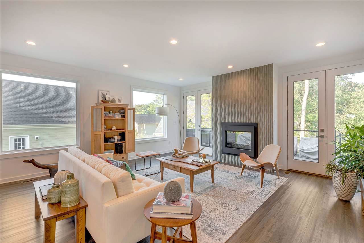916 Lochlyn Hill Lane - Photo 1
