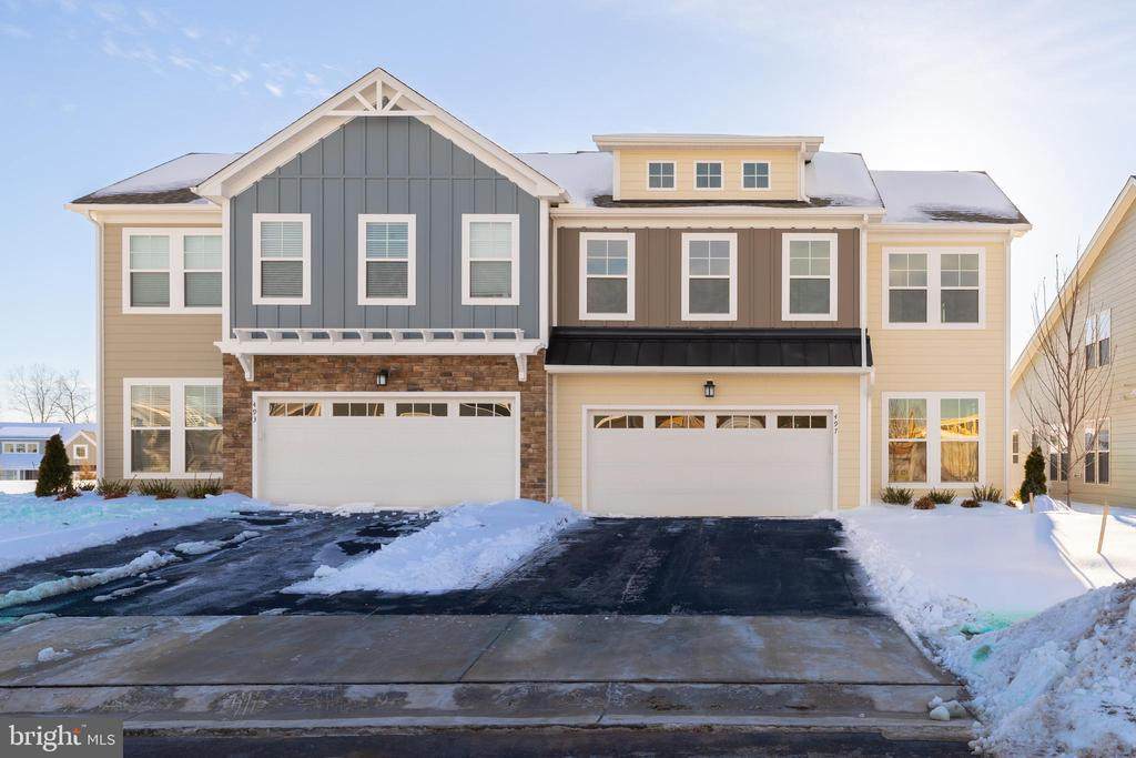 497 Bayberry Ln - Photo 1